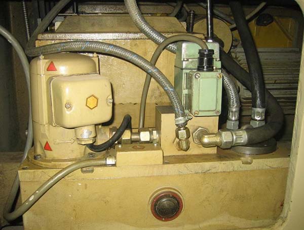 Масляный насос токарного верстата DLZ 315 Масляный насос токарного верстата DLZ 315